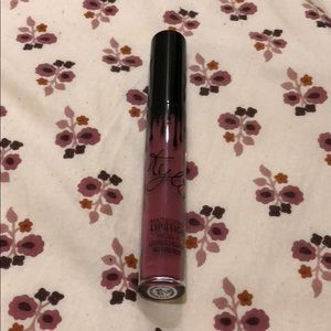 Kylie cosmetics love bite